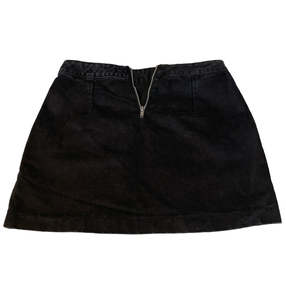 Embroidered Jean Skirt🌼 - Picture 4 of 12